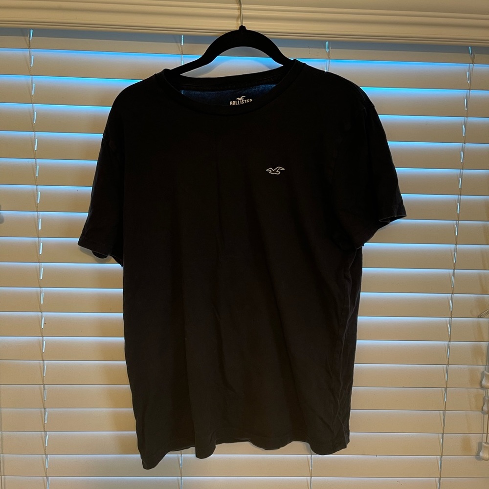 Black Hollister tshirt